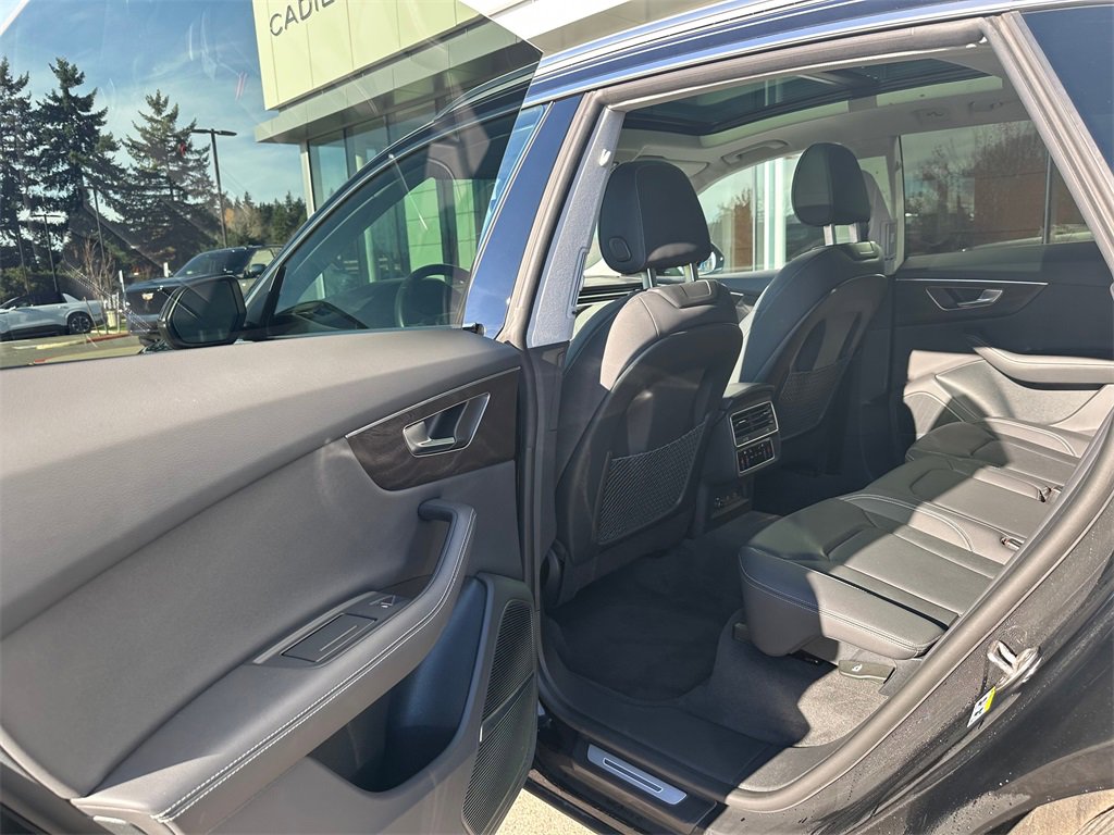 Used 2023 Audi Q8 Premium Plus w/ Premium Plus Package image 16