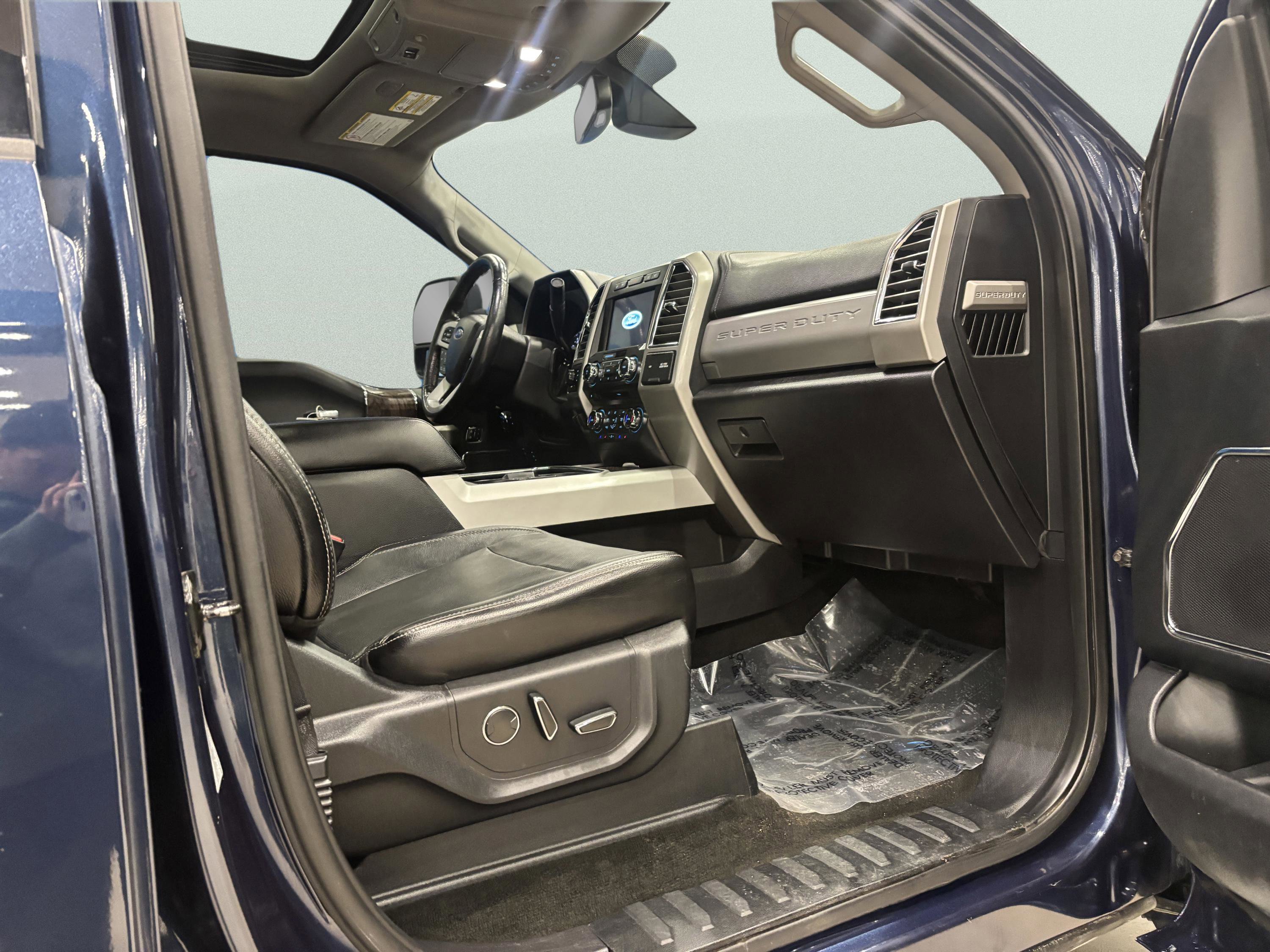 Used 2017 Ford F350 Lariat w/ Lariat Ultimate Package image 17