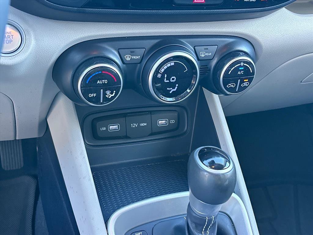 Used 2022 Hyundai Venue Limited FWD image 18
