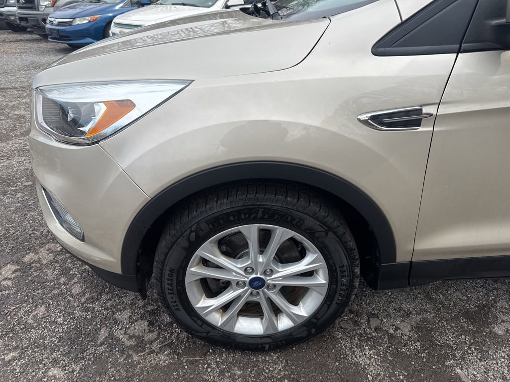 Used 2017 Ford Escape SE image 6