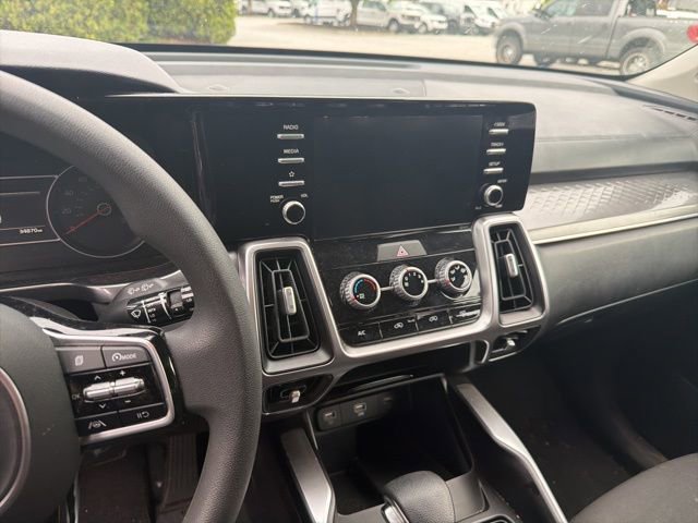 Used 2023 Kia Sorento LX FWD image 26