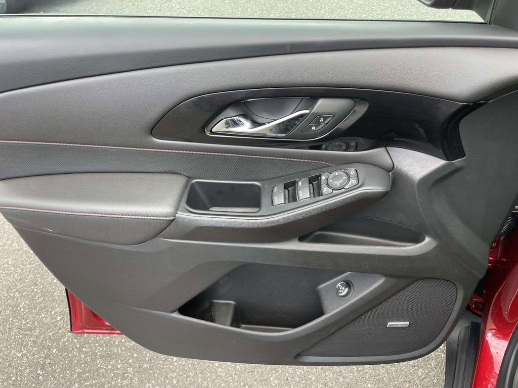 Used 2023 Chevrolet Traverse RS AWD/4WD image 16