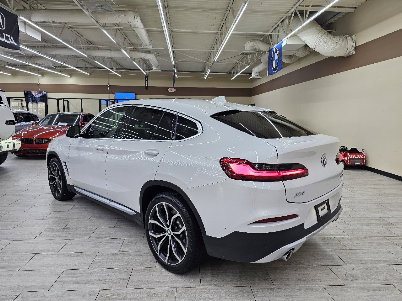 Used 2020 BMW X4 xDrive30i w/ Executive Package image 9
