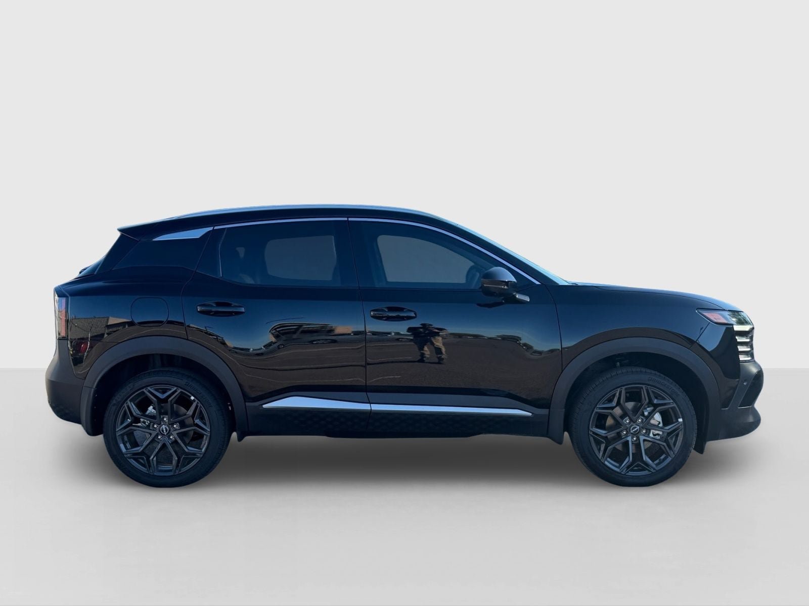 New 2026 Nissan Kicks SR FWD image 6