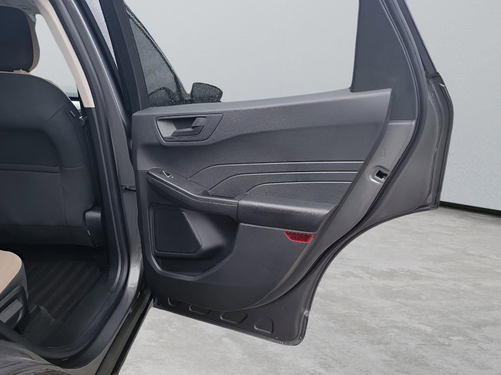 Used 2022 Ford Escape SE image 30