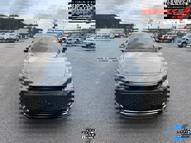 Used 2023 Toyota Crown Limited image 9