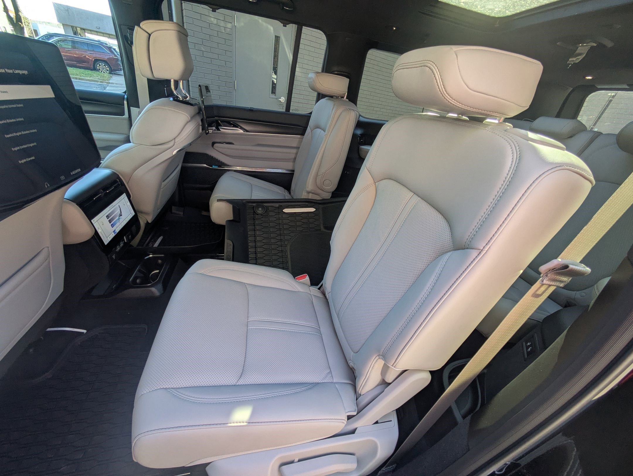 New 2026 Jeep Grand Wagoneer L Summit w/ Rear Seat Video Group I image 27