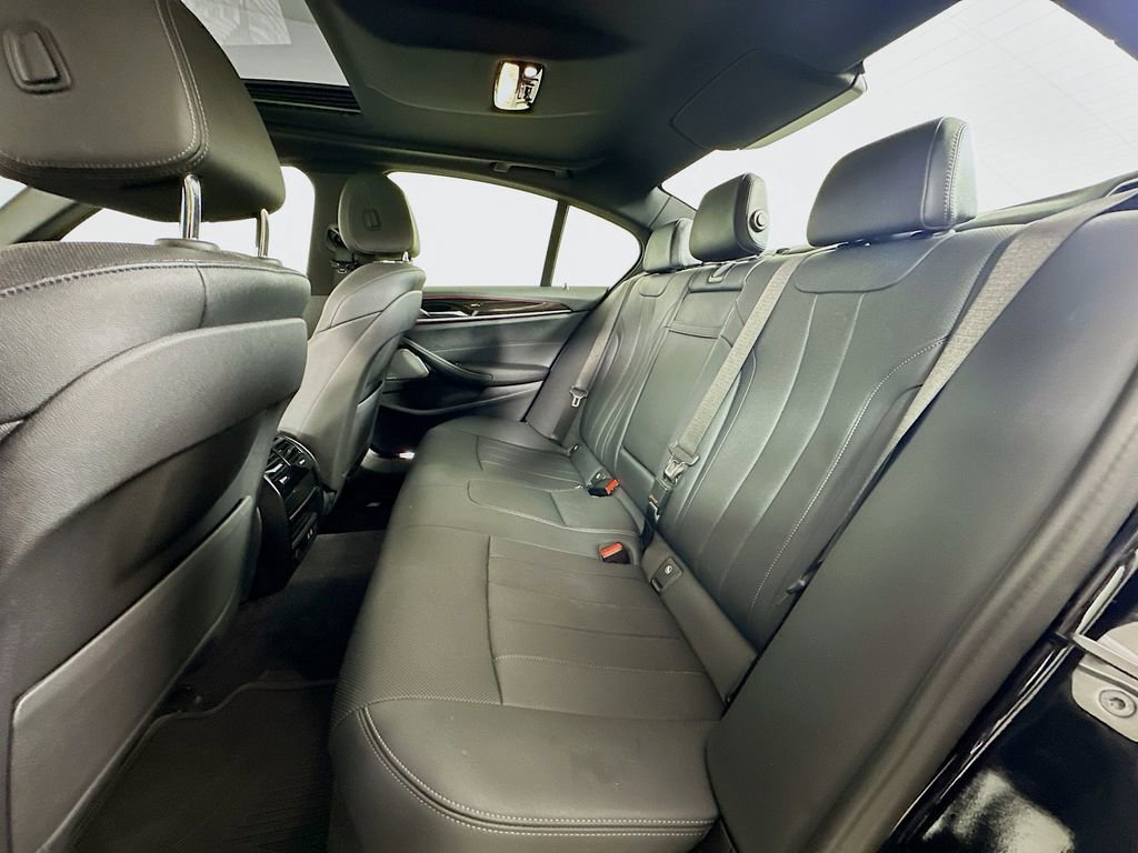 Used 2023 BMW 530i w/ M Sport Package image 4