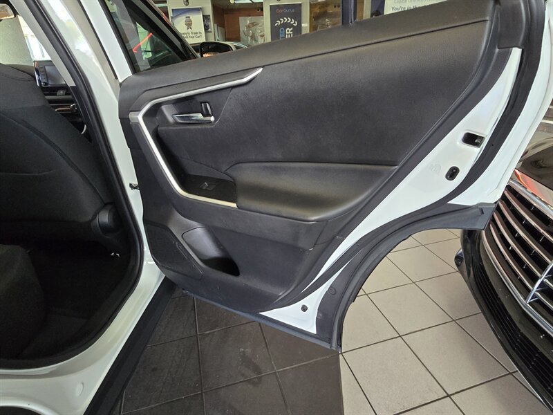Used 2021 Toyota RAV4 XLE FWD image 15