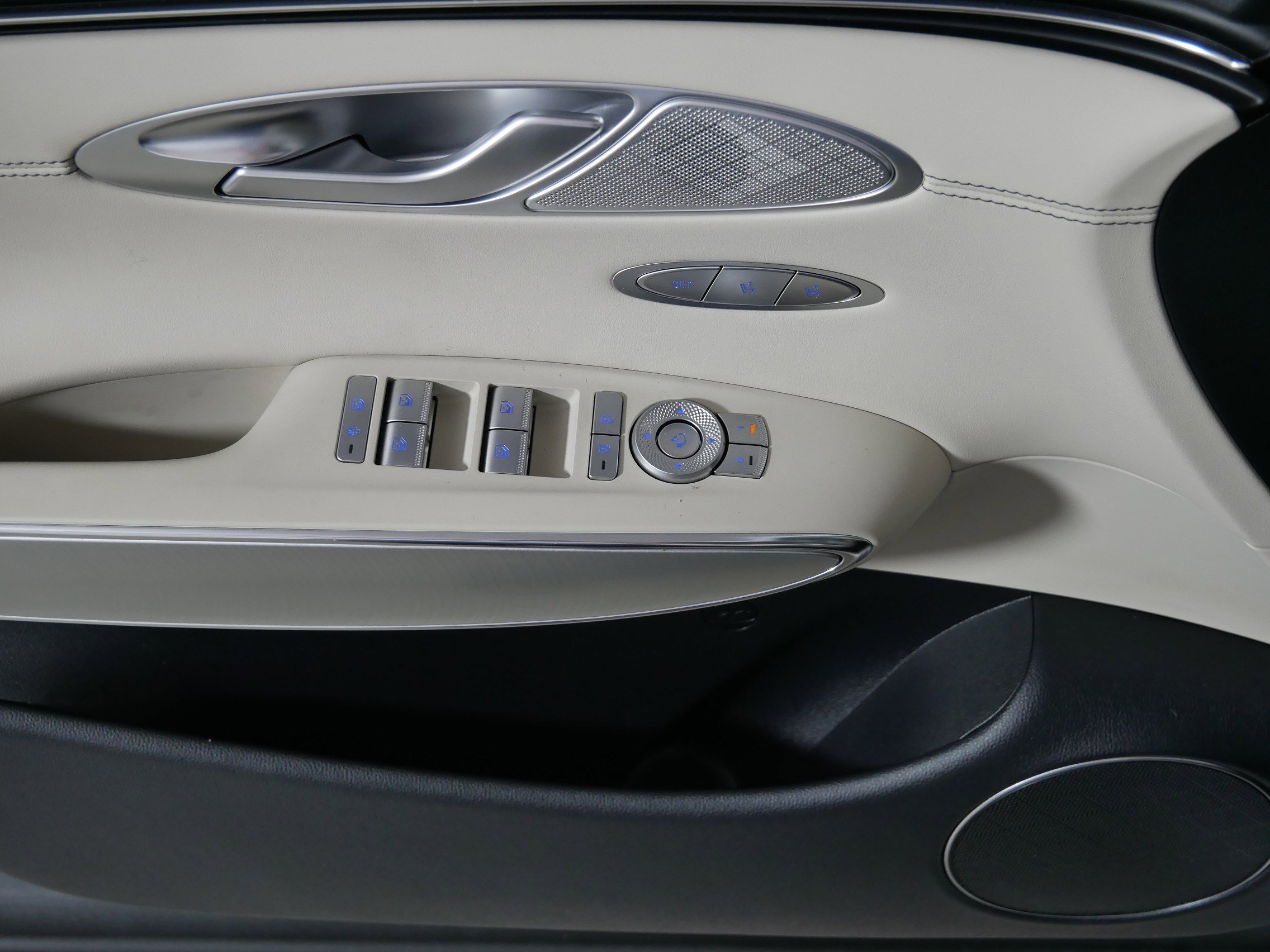 Used 2025 Genesis GV70 2.5T w/ Select Package AWD/4WD image 19