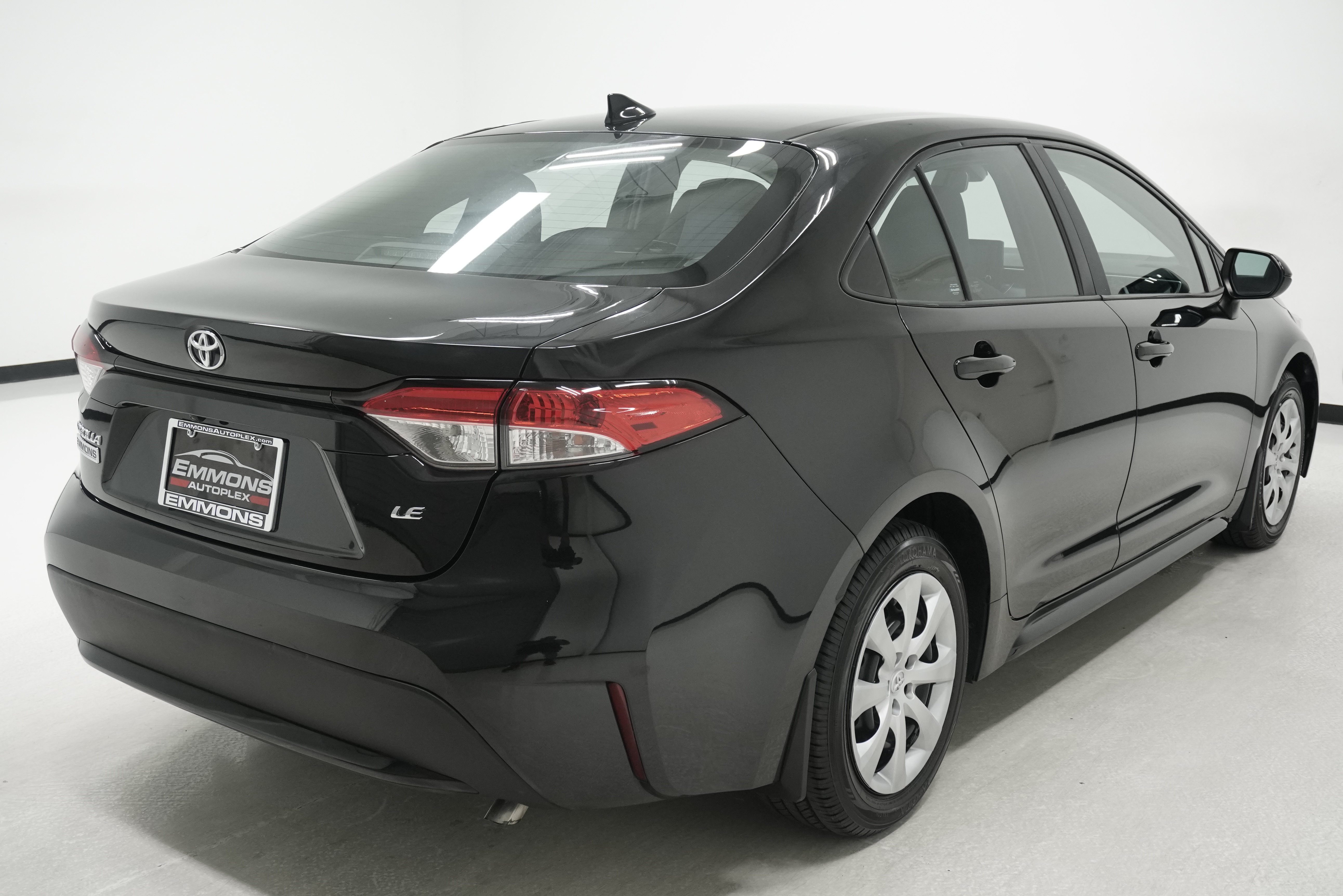 Used 2022 Toyota Corolla LE FWD image 4