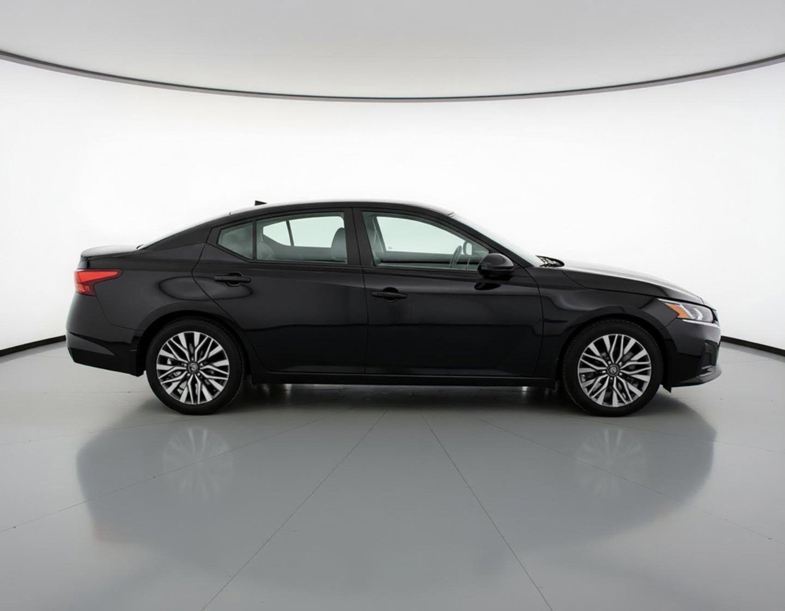 Used 2025 Nissan Altima 2.5 SV image 11