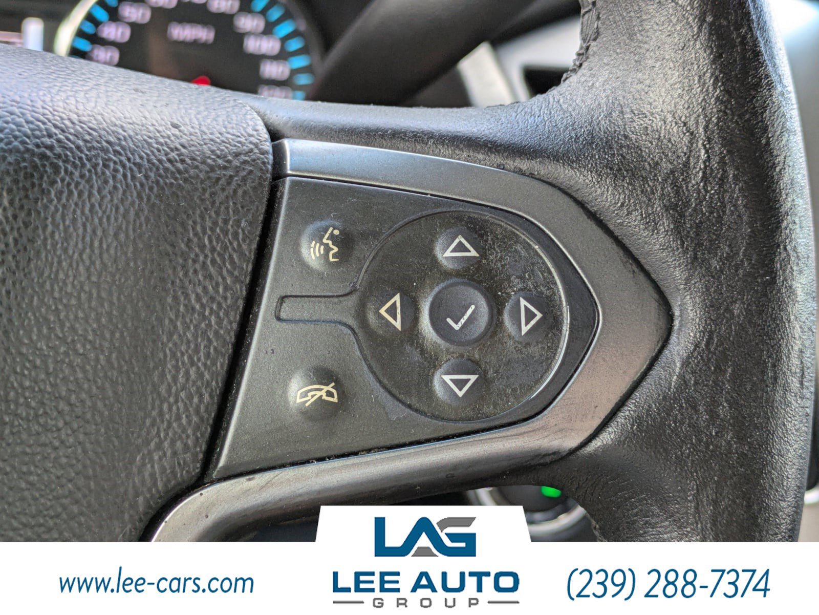 Used 2015 Chevrolet Suburban LTZ RWD image 23