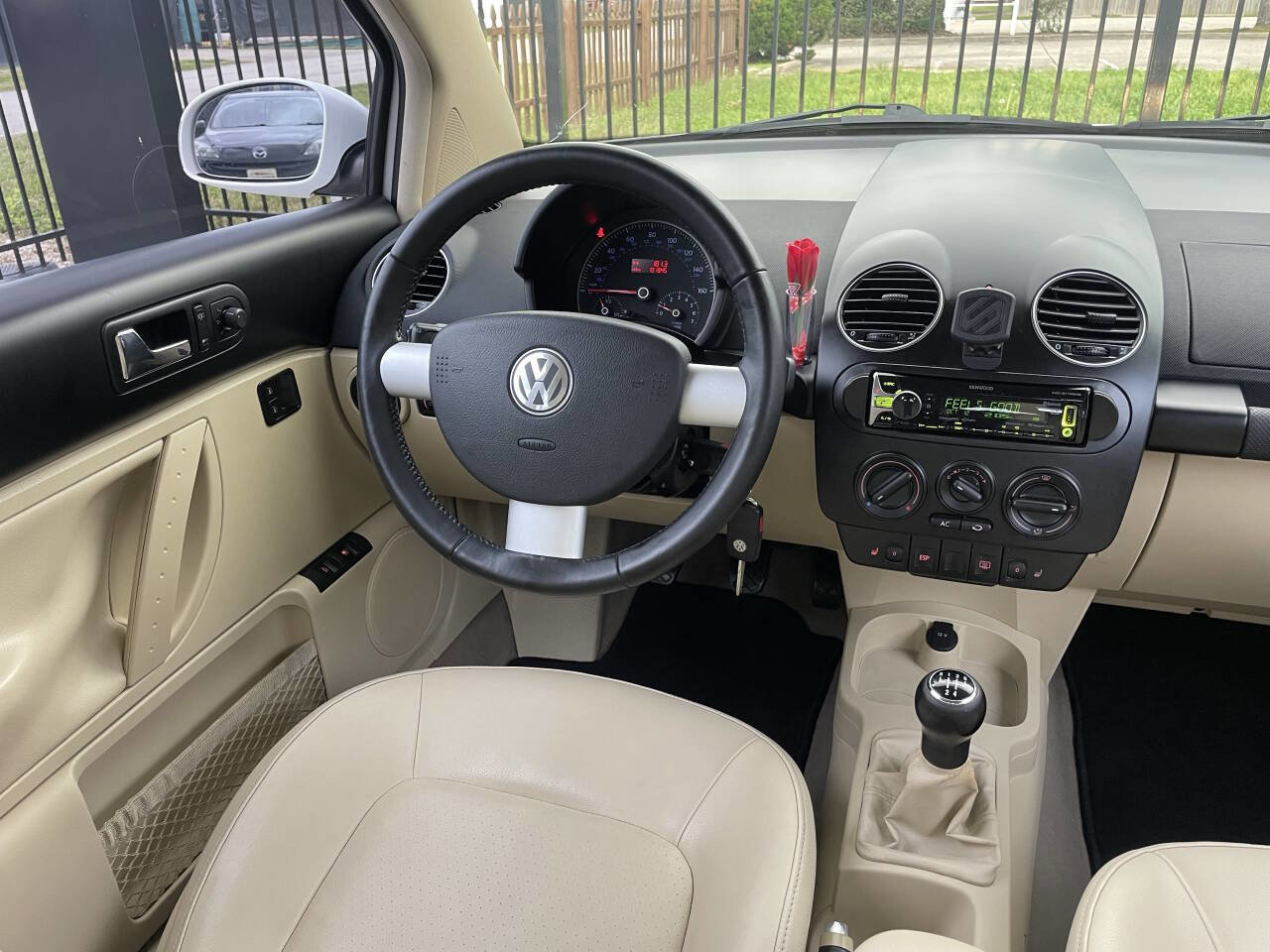 Used 2009 Volkswagen Beetle Base 2dr Coupe 5M image 21