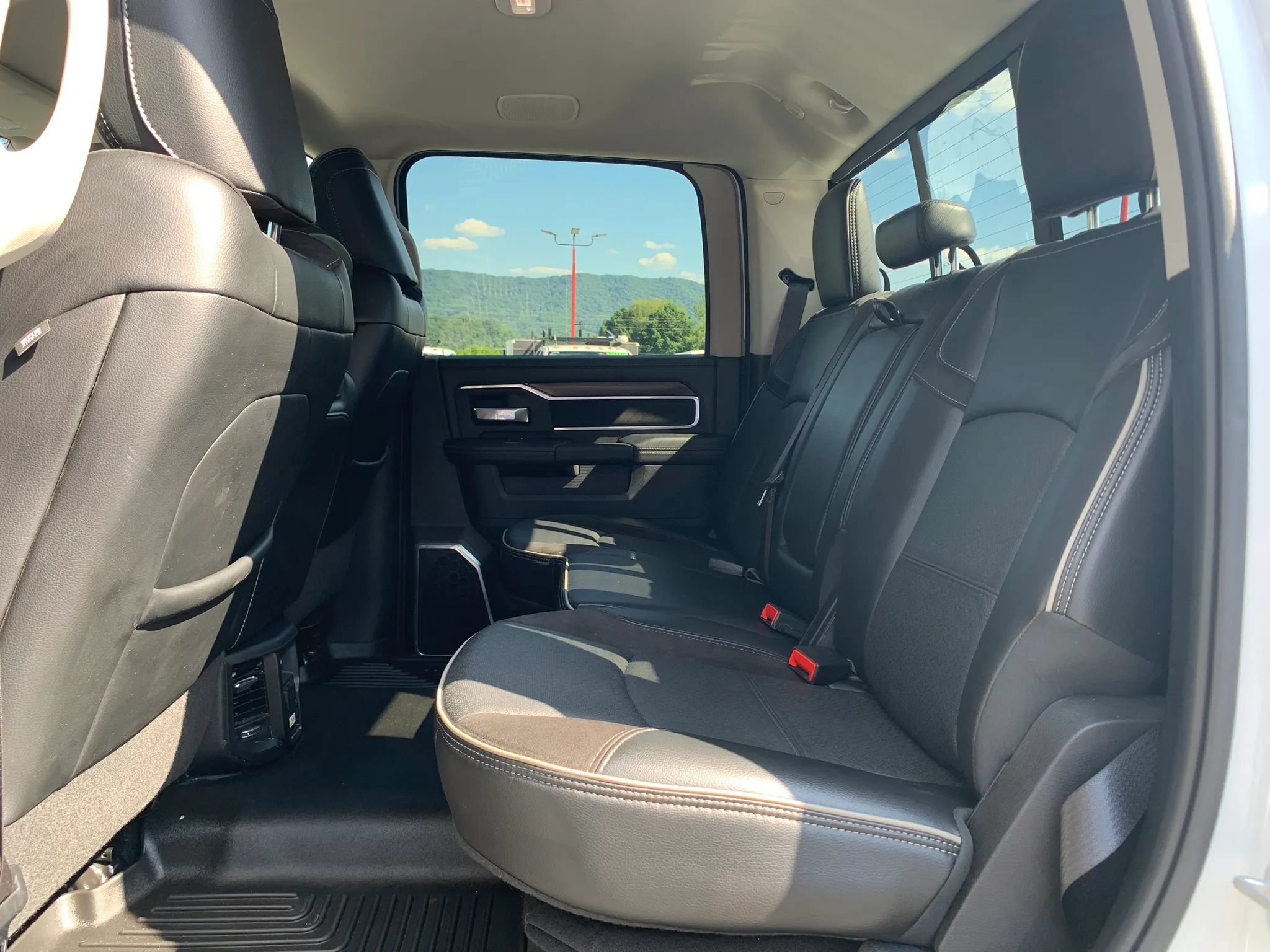 Used 2024 RAM 2500 Laramie AWD/4WD image 29