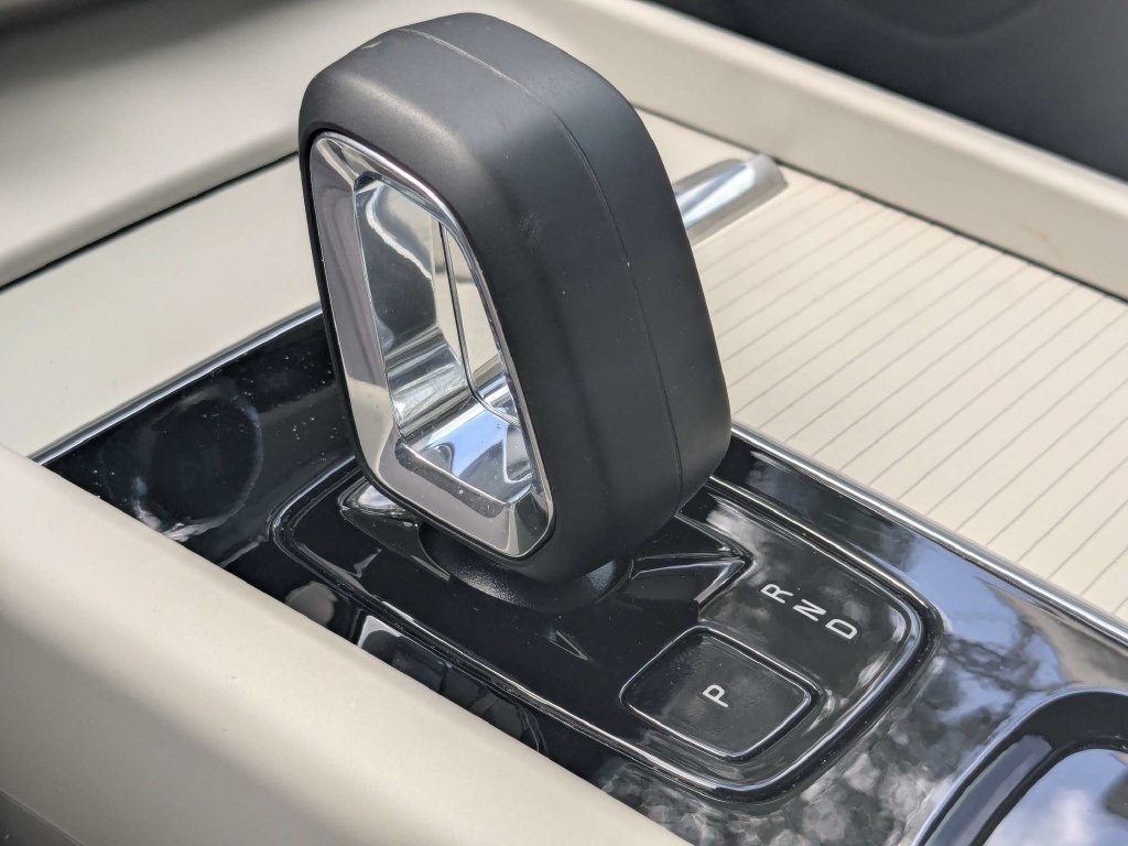 Certified 2024 Volvo XC60 B5 Core AWD/4WD image 39