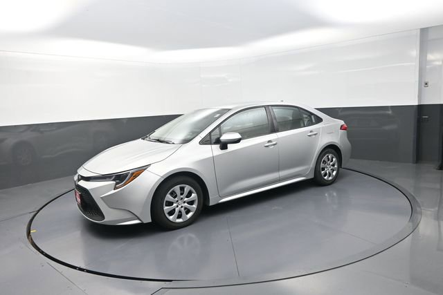 Used 2022 Toyota Corolla LE FWD image 38