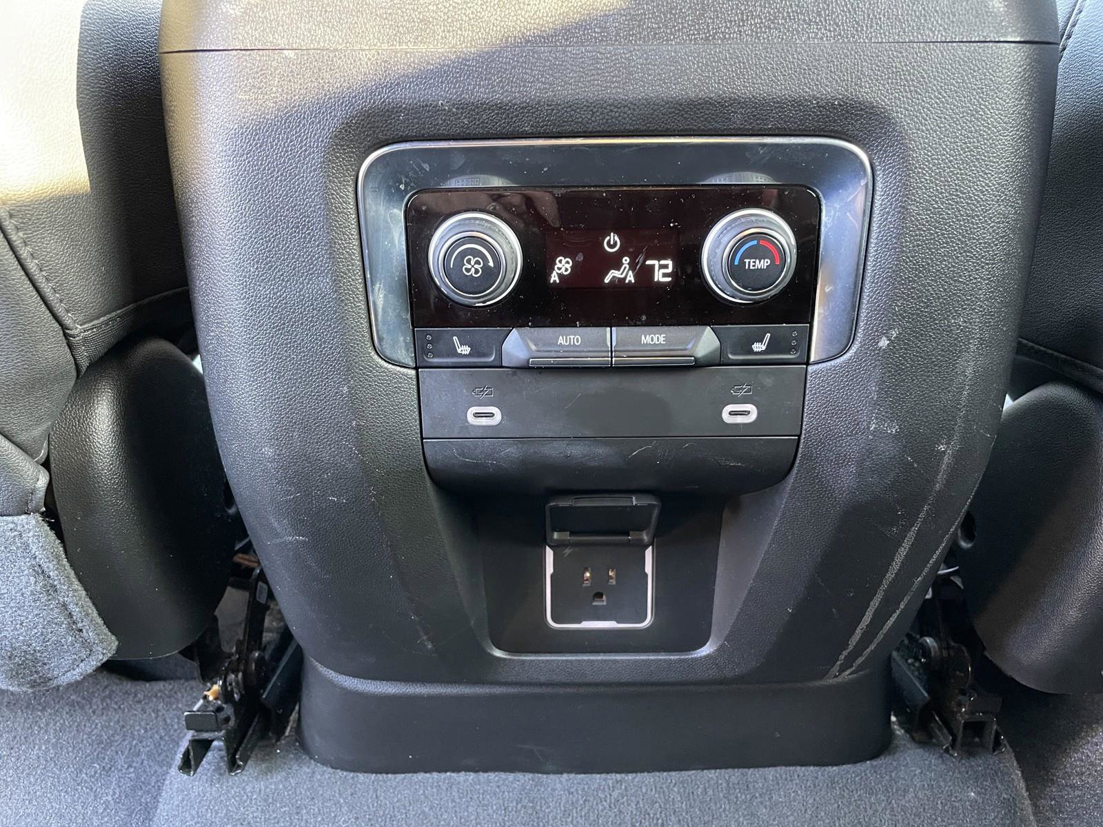 Used 2023 Chevrolet Suburban Premier image 39