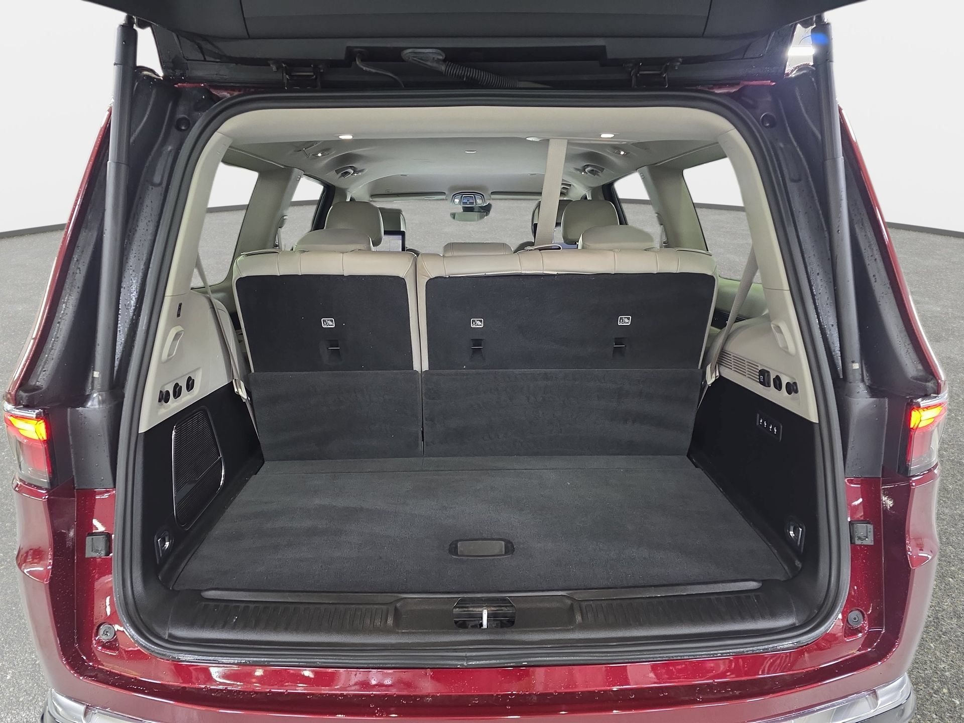 Used 2022 Jeep Wagoneer Series III w/ Rear Seat Video Group 1 AWD/4WD image 12