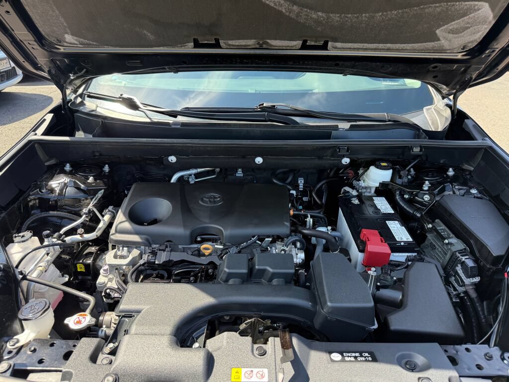 Used 2023 Toyota RAV4 LE AWD/4WD image 33