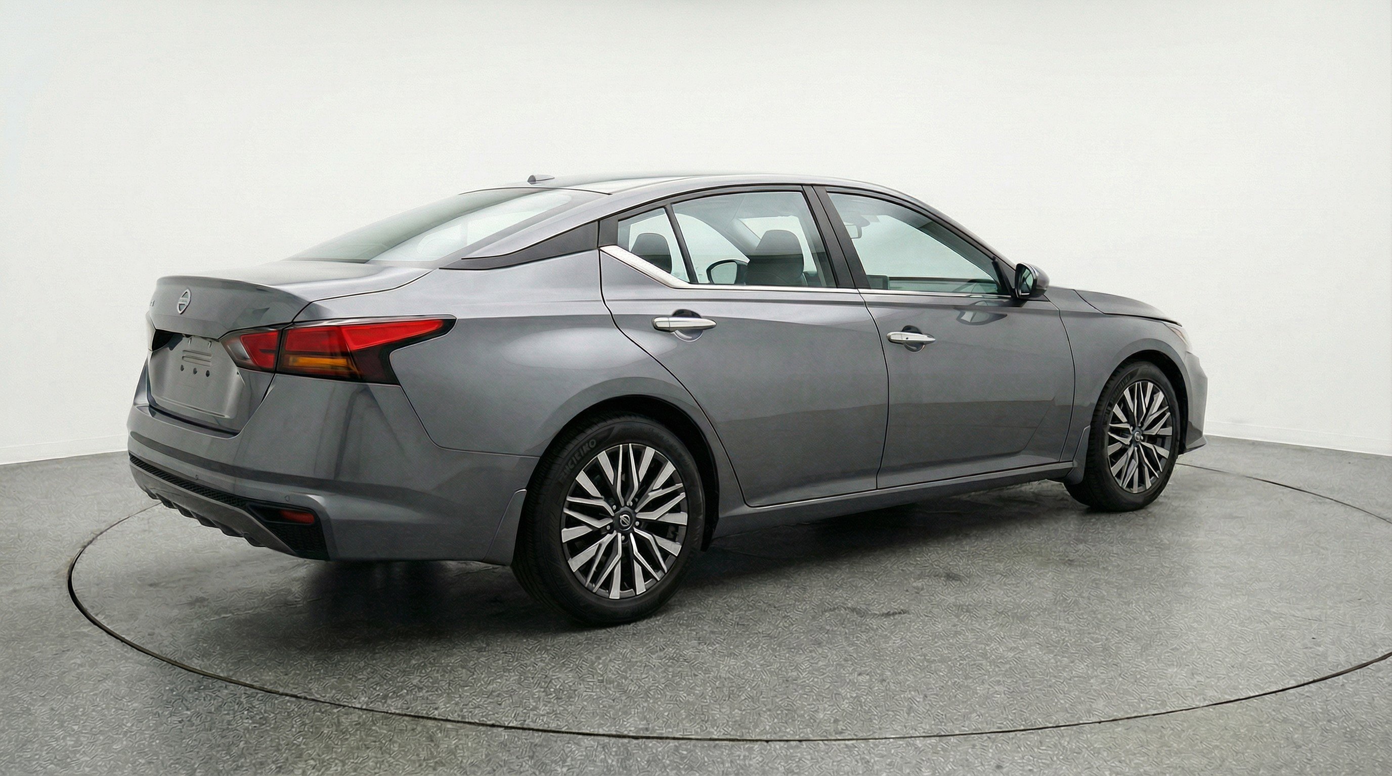 Used 2025 Nissan Altima 2.5 SV image 9