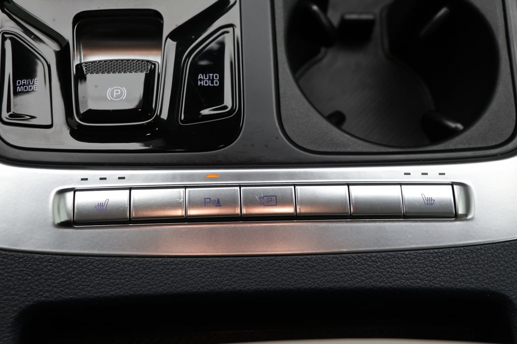 Used 2025 Kia Carnival EX FWD image 27