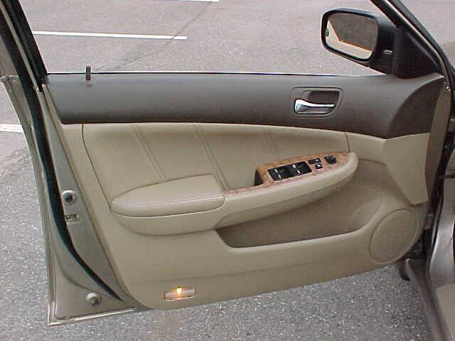 Used 2005 Honda Accord EX image 18