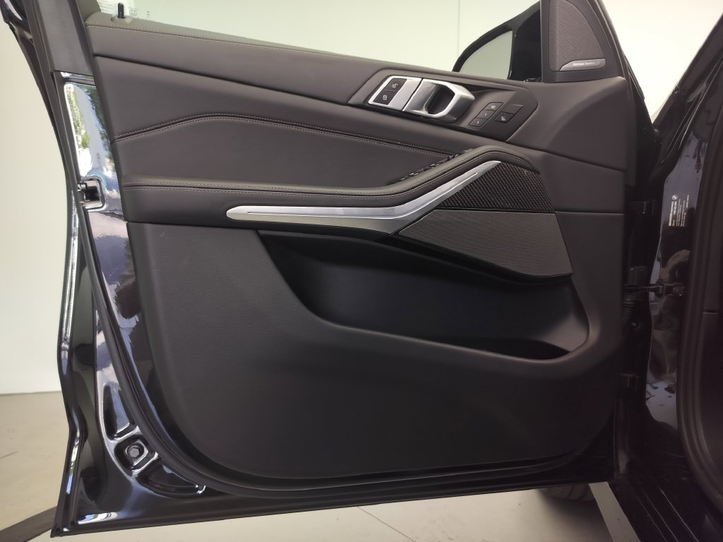 Certified 2026 BMW X5 M60i AWD/4WD image 6