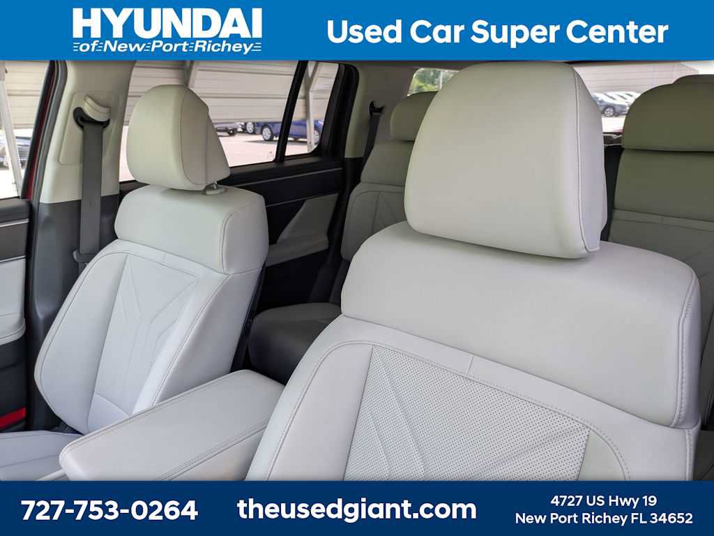 Used 2025 Hyundai Santa Fe SEL FWD image 7