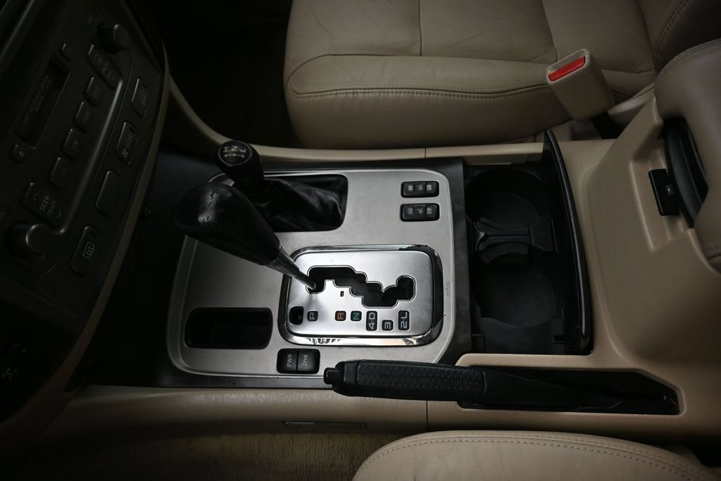 Used 2004 Toyota Land Cruiser AWD/4WD image 22