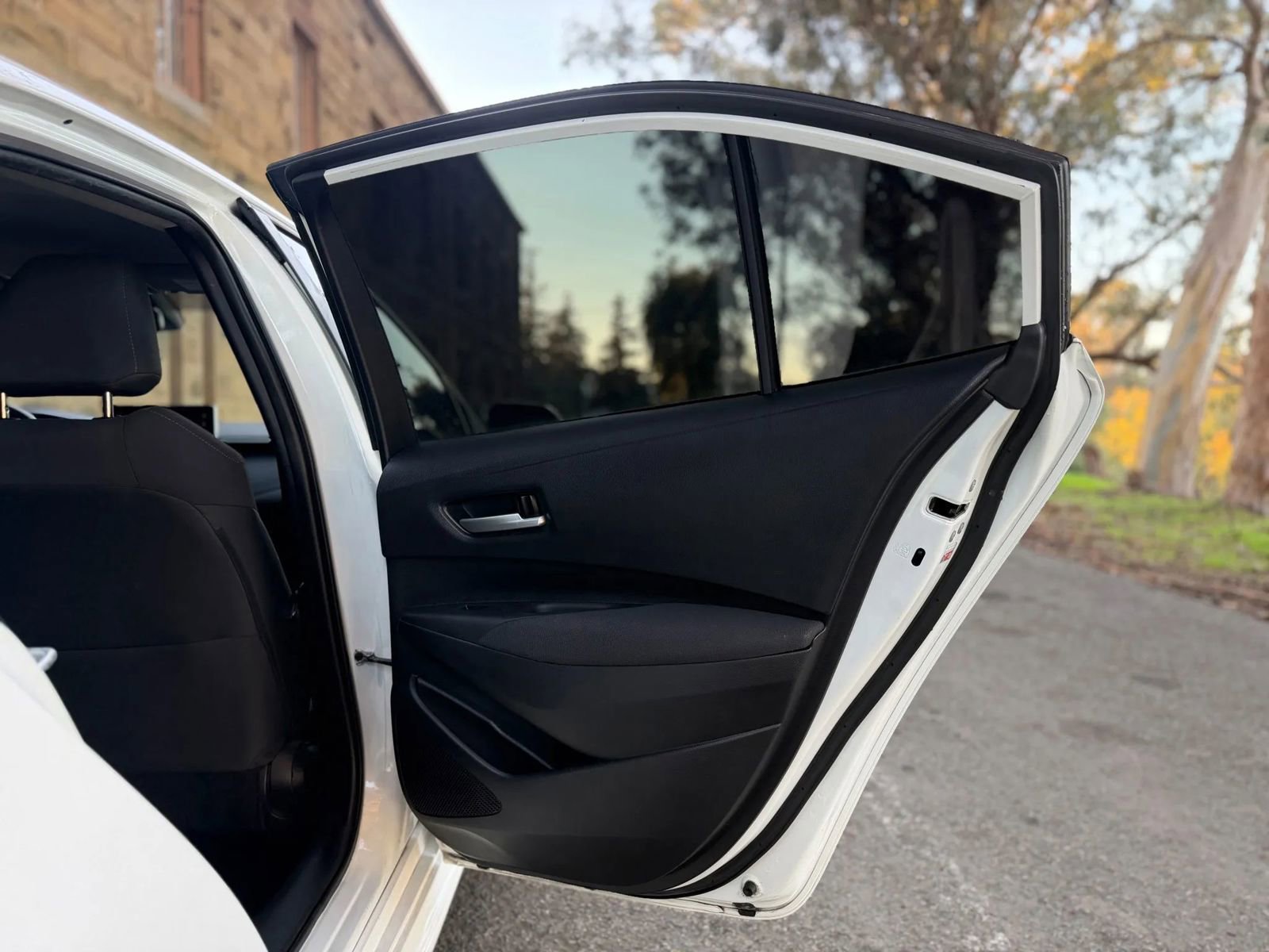 Used 2020 Toyota Corolla LE image 21