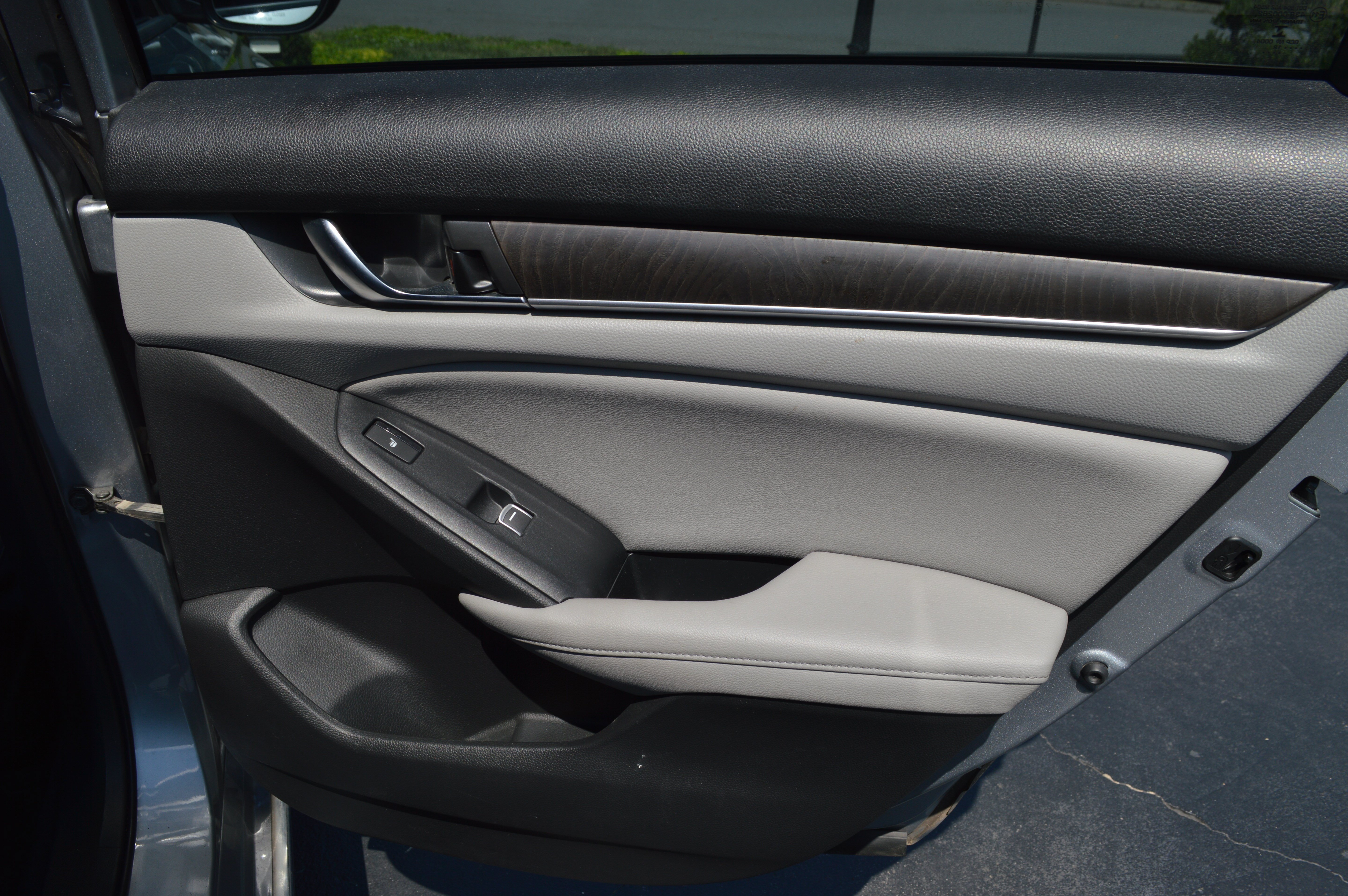 Used 2018 Honda Accord Touring image 25