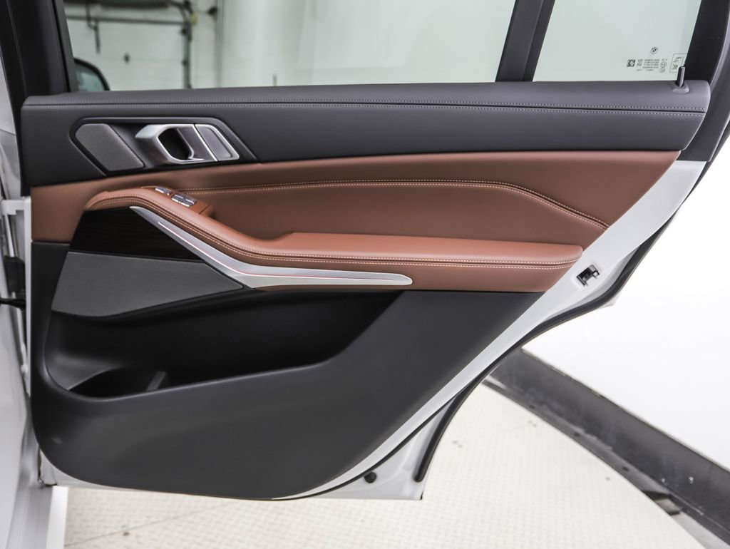 Used 2023 BMW X7 xDrive40i w/ M Sport Package image 31