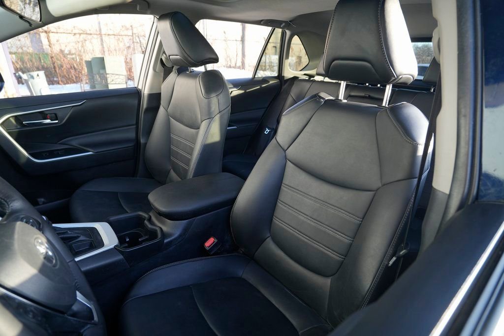 Used 2022 Toyota RAV4 XLE Premium image 33