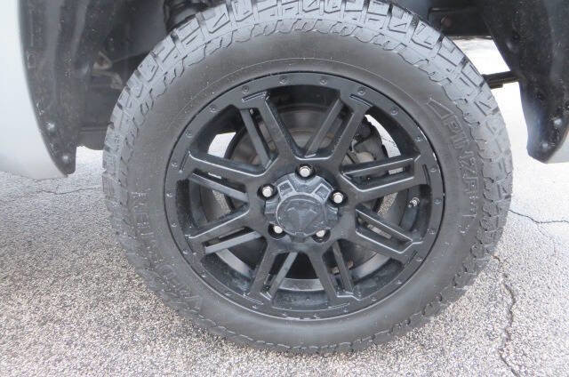 Used 2017 Toyota Tundra SR5 w/ SR5 Upgrade Package image 45