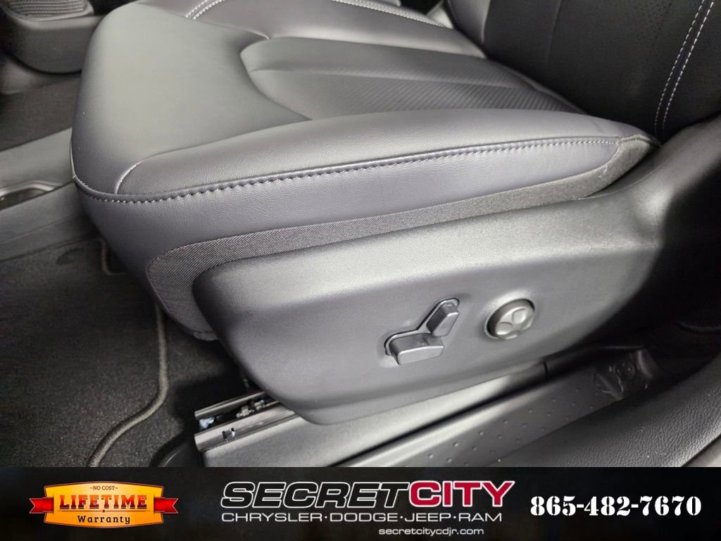 New 2026 Chrysler Voyager LX FWD image 13