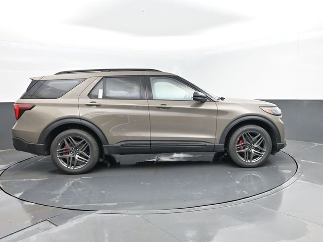 New 2026 Ford Explorer ST-Line w/ ST-Line Street Pack AWD/4WD image 4
