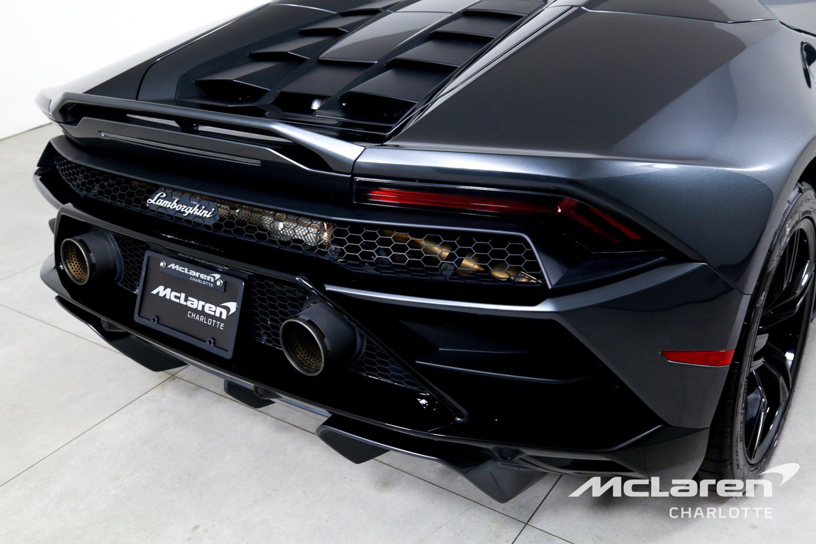 Used 2022 Lamborghini Huracan EVO RWD image 27
