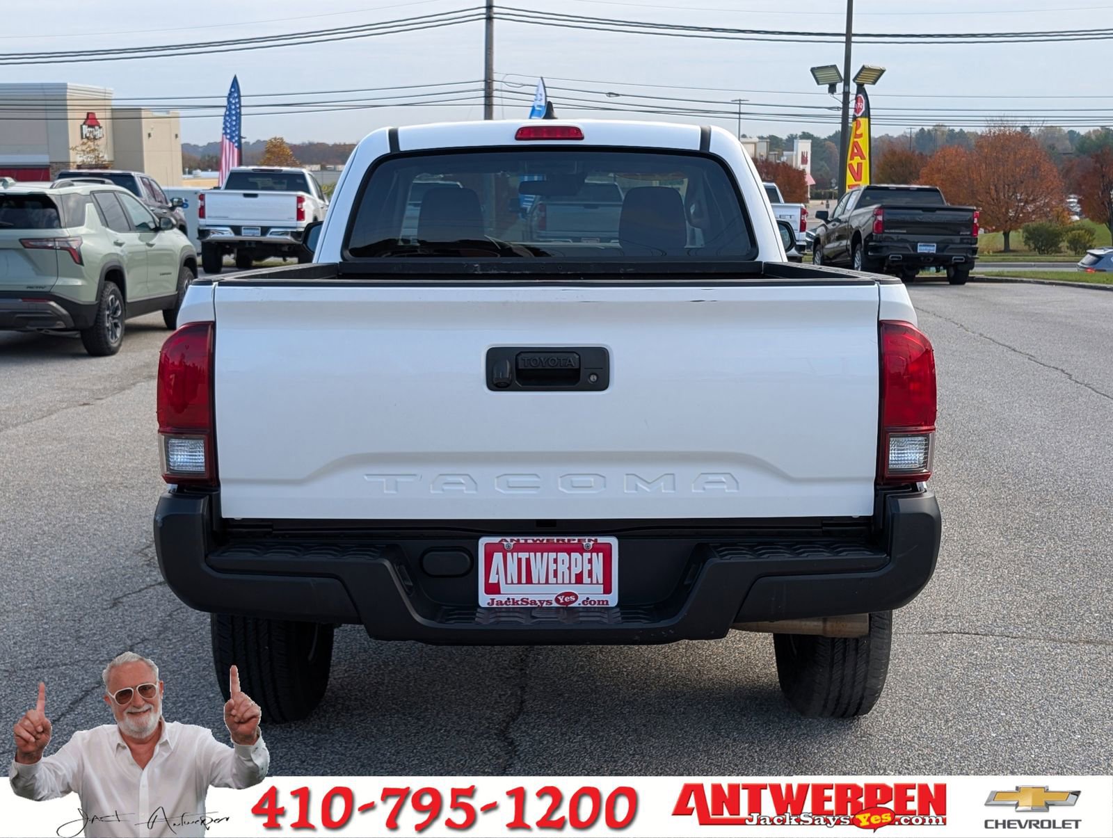 Used 2022 Toyota Tacoma SR image 4