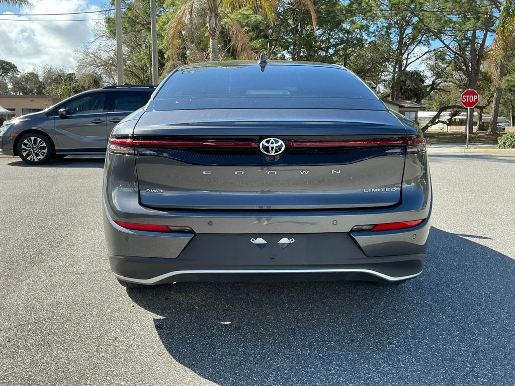 Used 2023 Toyota Crown XLE image 6