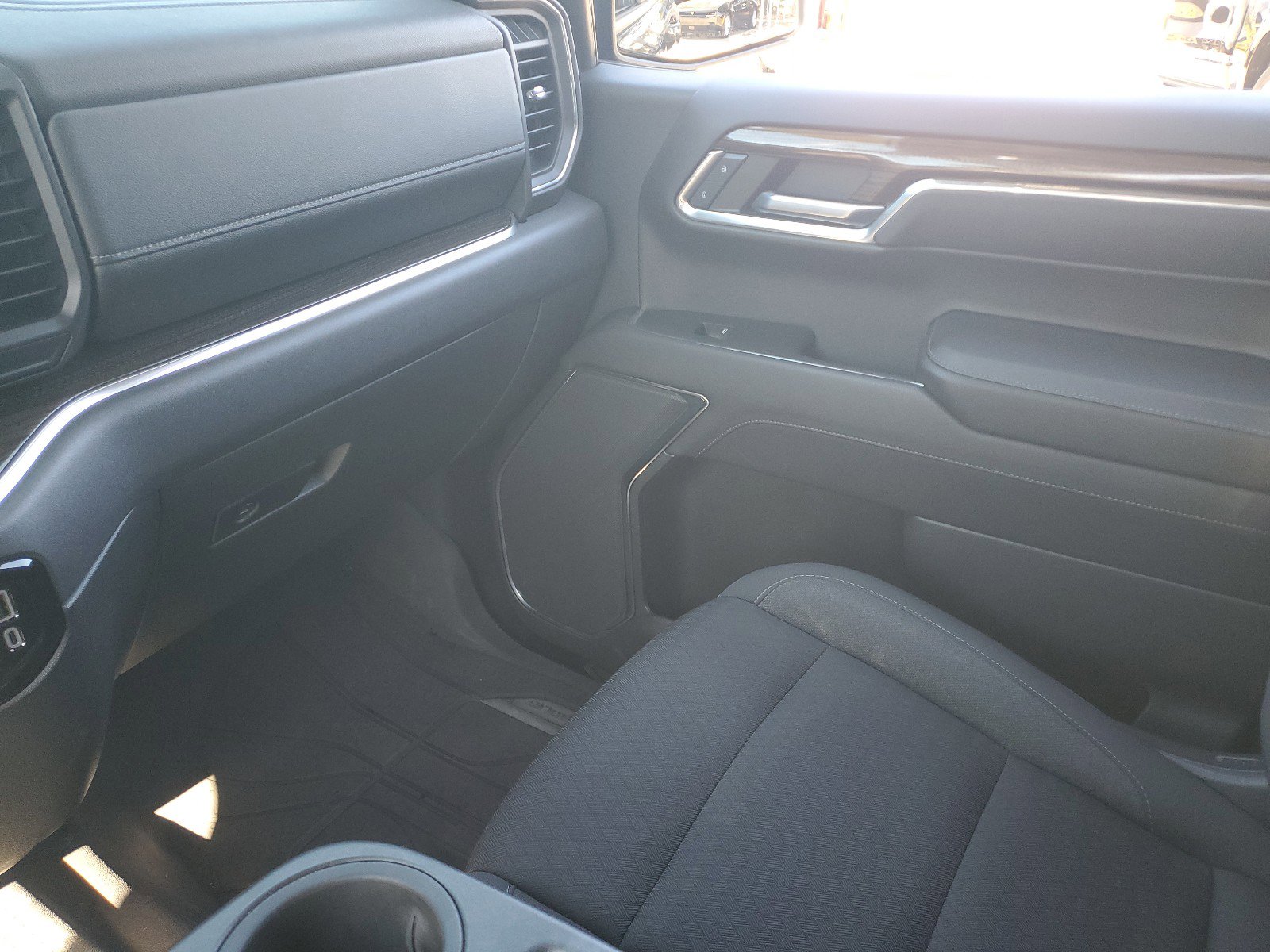 Used 2023 Chevrolet Silverado 1500 LT image 24