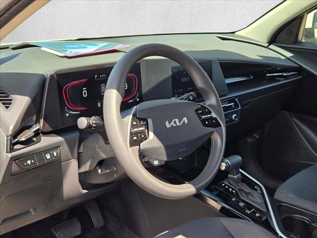Used 2025 Kia Niro LX image 9