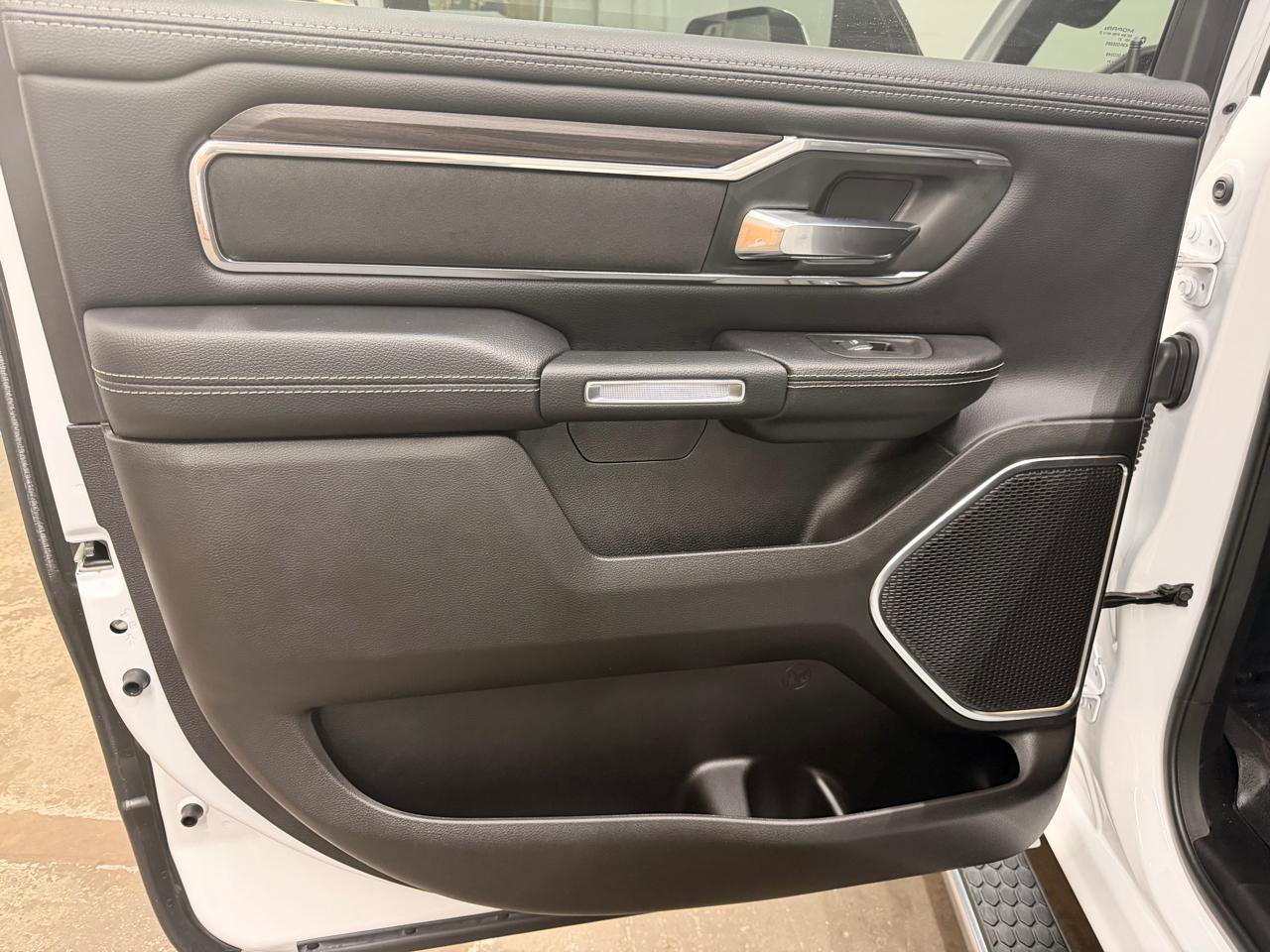 Used 2025 RAM 1500 Laramie AWD/4WD image 30