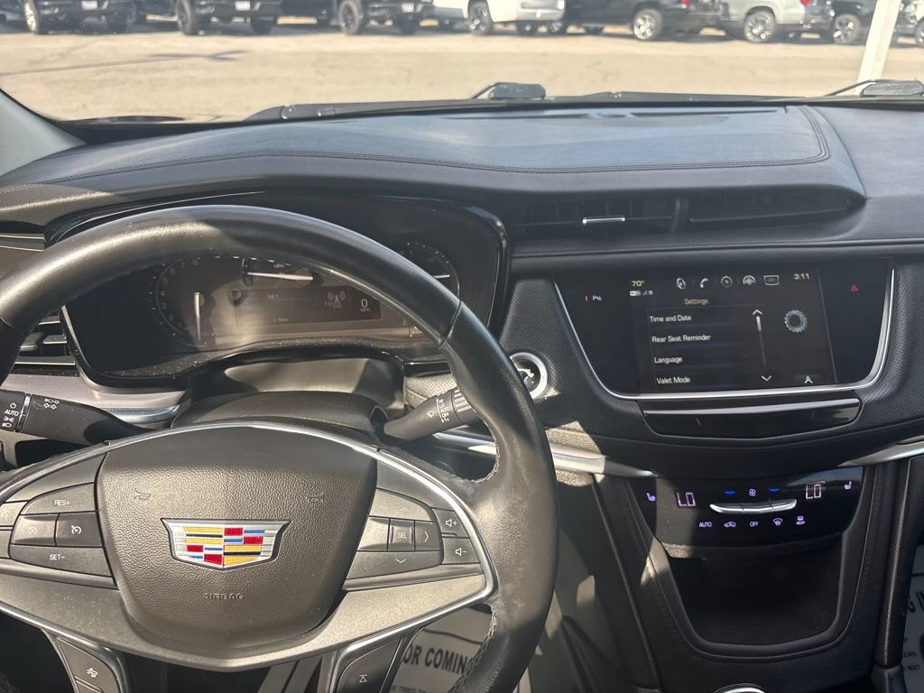 Used 2018 Cadillac XT5 Luxury w/ Driver Awareness Package AWD/4WD image 18