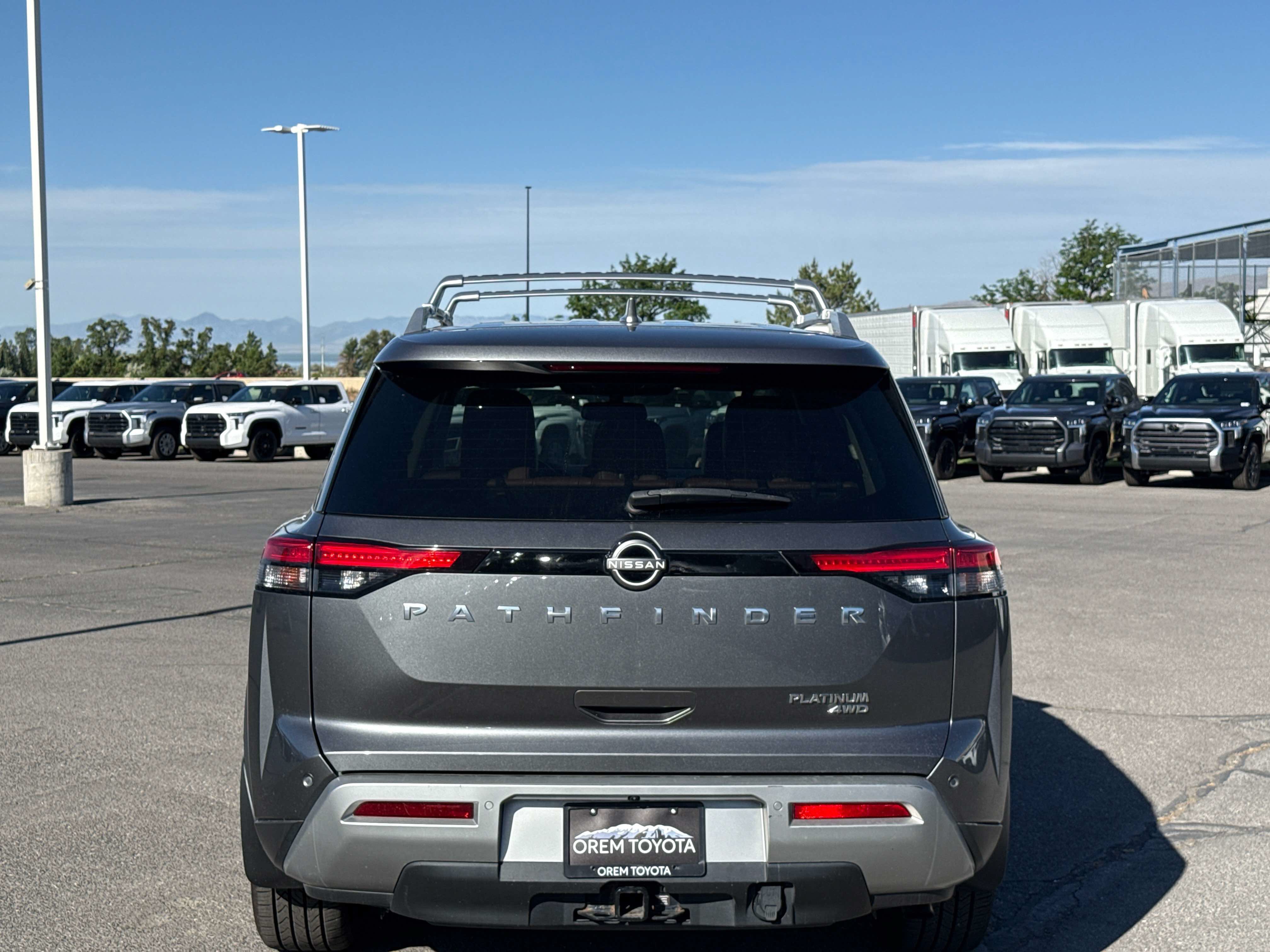 Used 2022 Nissan Pathfinder Platinum w/ Cargo Package AWD/4WD image 4