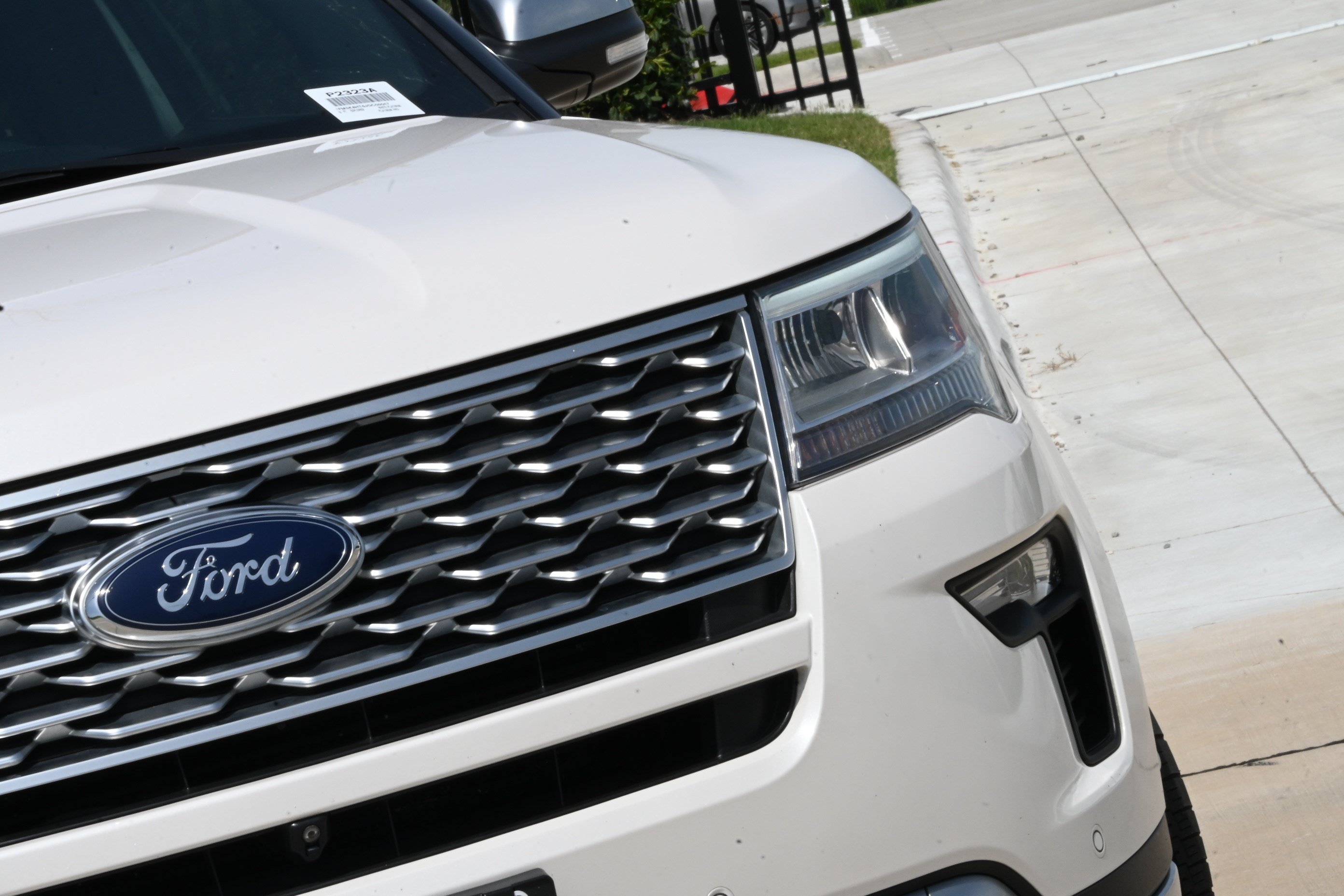 Used 2018 Ford Explorer Platinum AWD/4WD image 10
