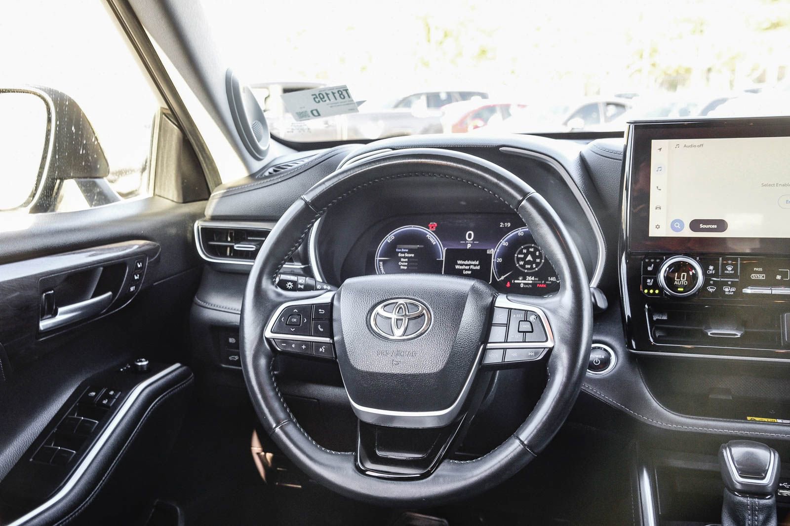 Used 2023 Toyota Highlander Limited image 17