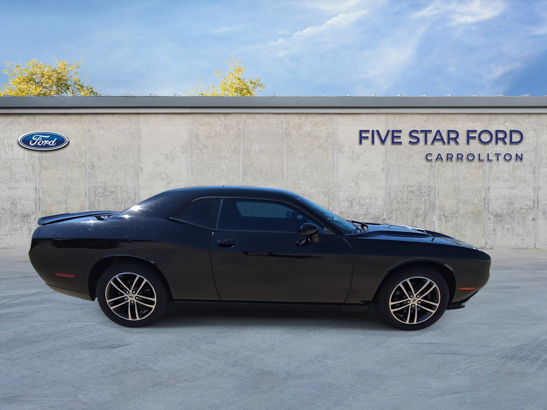 Used 2019 Dodge Challenger SXT image 9