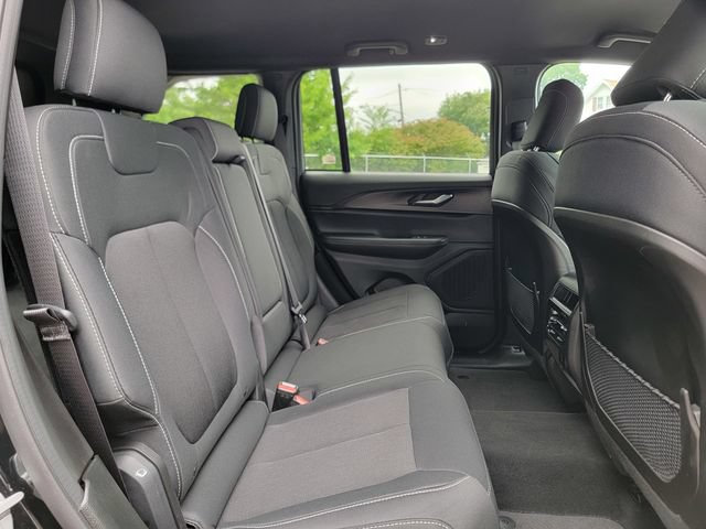 Certified 2024 Jeep Grand Cherokee Laredo w/ Luxury Tech Group I AWD/4WD image 23