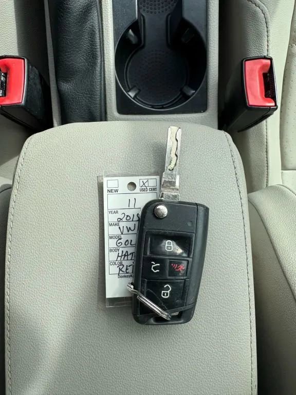 Used 2015 Volkswagen Golf S image 21